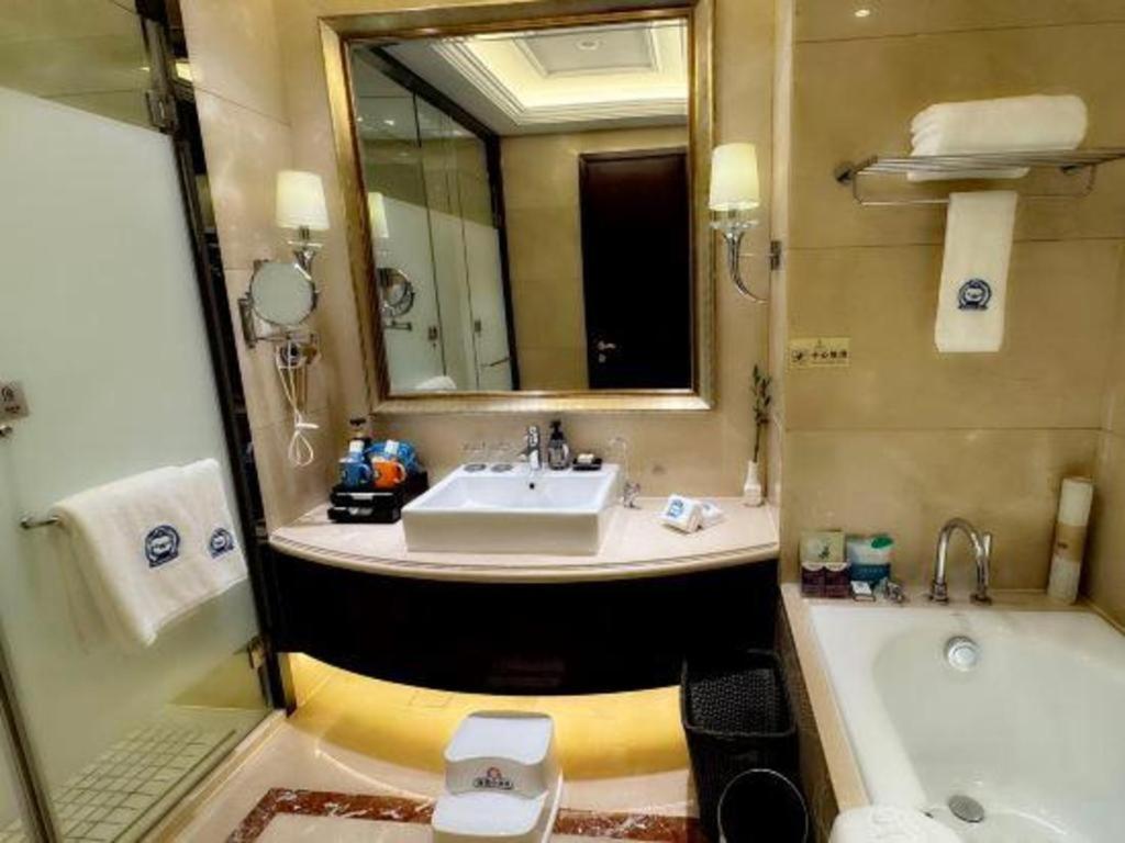Linyi Blue Horizon International Hotel Yi He Eksteriør bilde